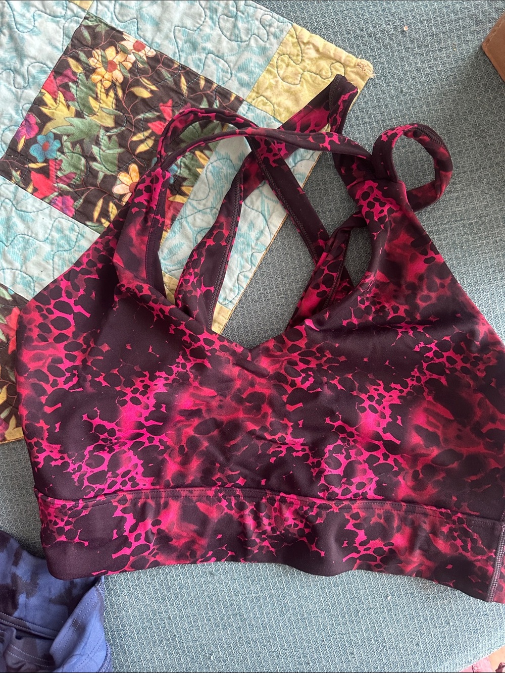 Skirt Sports All in Long black/pink patterned Sports Bra